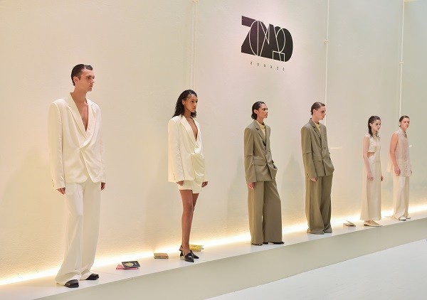 1727088496421594.jpg 模特展示.jpg